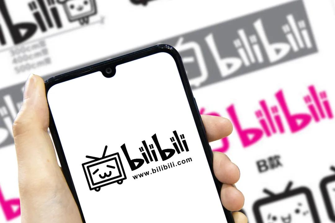 B站拥抱头部的罗翔们，素人还能暴打明星吗？