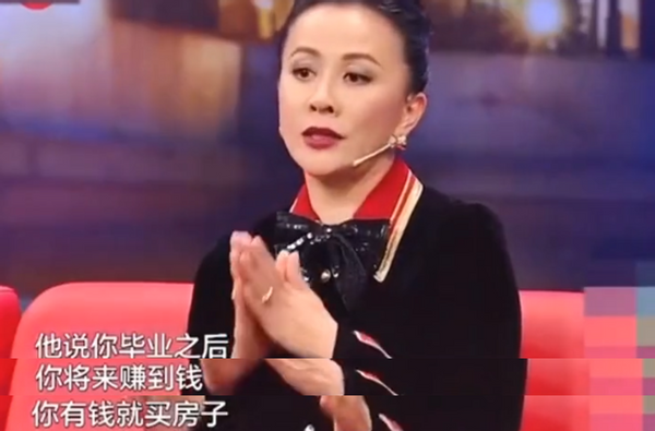 56-year-old Carina Lau shows her small waist and her legs are too thin ...