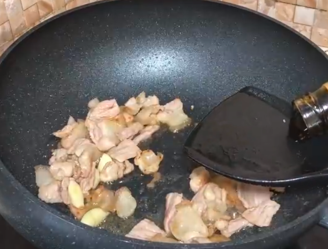 圖片[5]-木耳炒肉的做法 肉片滑嫩可口冬天要多吃-起舞食譜網