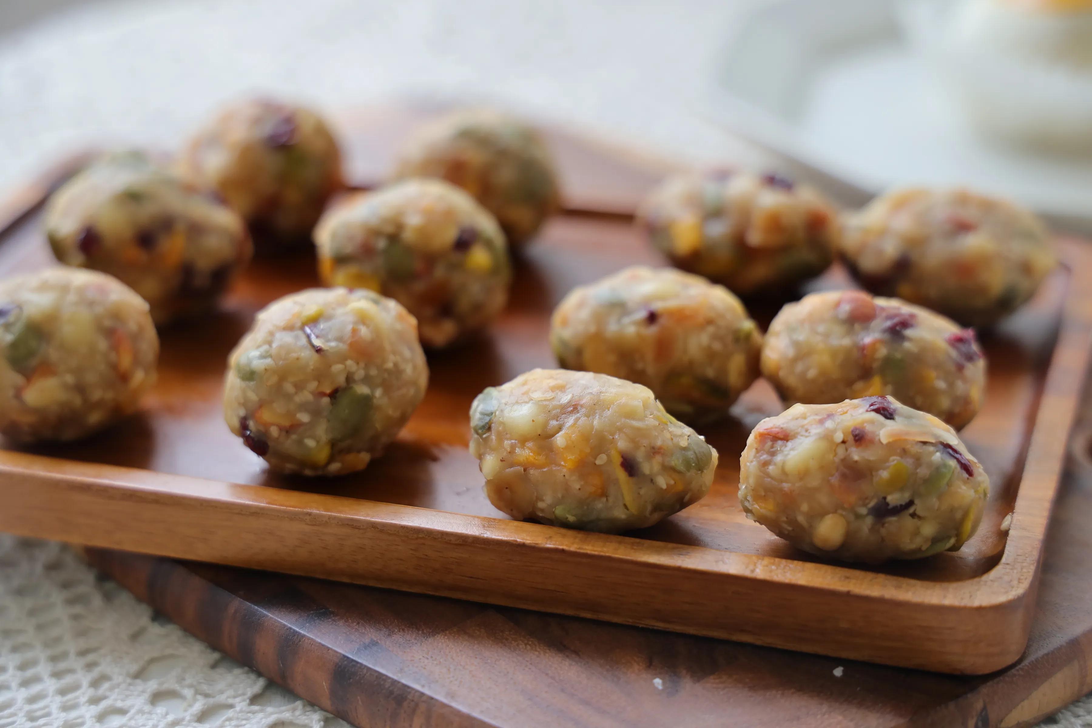 火爆全网的花生月饼，搭配豪华的五仁馅料，吃一口就停不下来