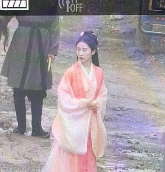 " dream China is recorded " the road appears exposure, jing of ancient costume of Liu Yifei old dawn is colourful, doubt is like film men and women advocate encounter play