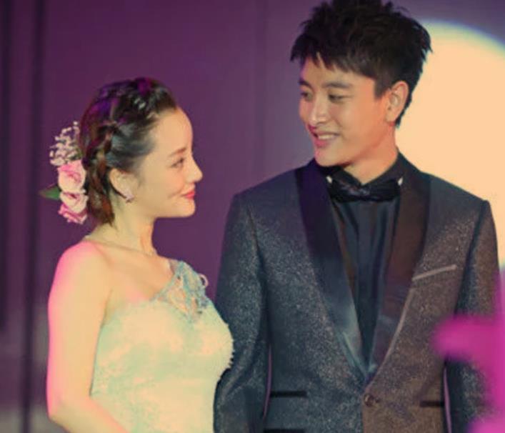 李小璐金鹰女神镜头被剪，前夫贾乃亮C位献唱，二人对比太明显