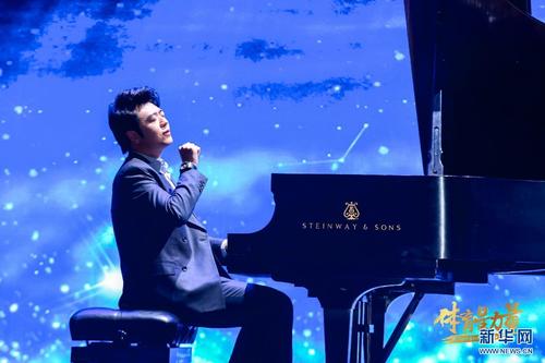 “钢琴王子”频繁参加综艺，疑似捞金，郎朗是真的不务正业了吗？