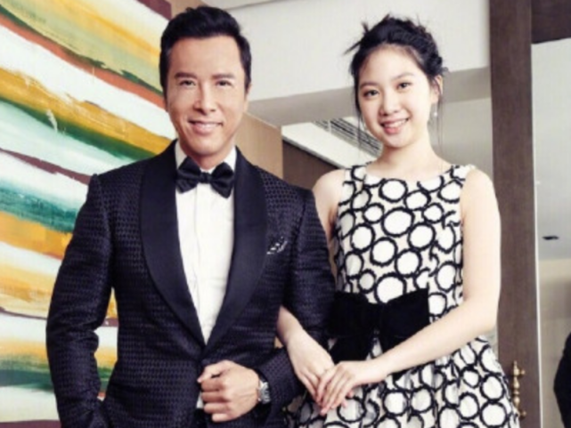 有种“基因”叫甄子丹女儿，避开爸爸所有基因，与妈妈复制粘贴