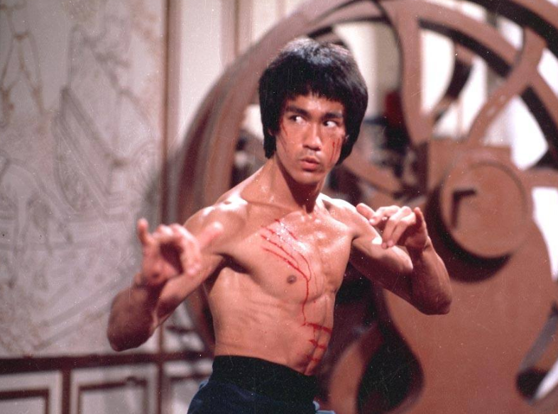 专业武师曝3大功夫巨星真实水平：成龙动作花巧，李小龙身手最好