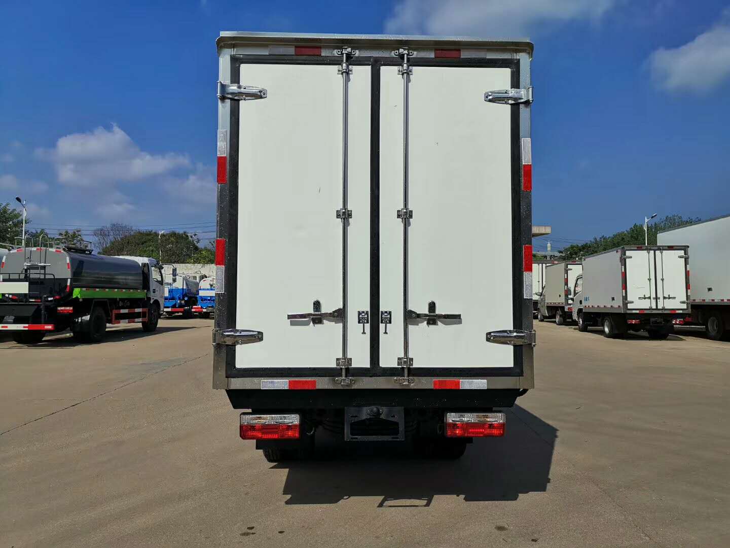 国六小型厢货冷藏车-东风途逸冷藏车价格
