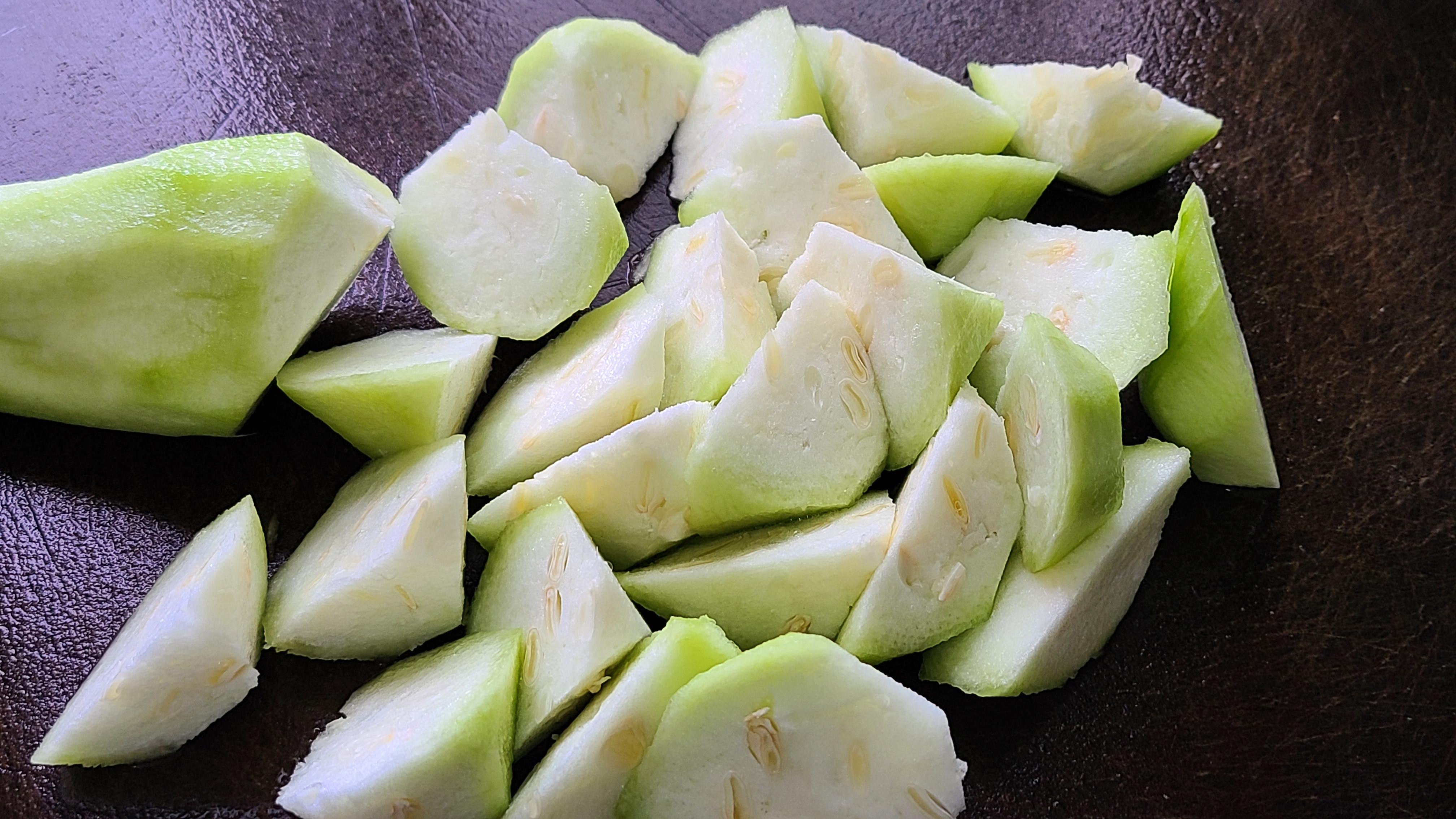 大虾这样做很简单，味道鲜甜又好吃，清淡美味值得一吃