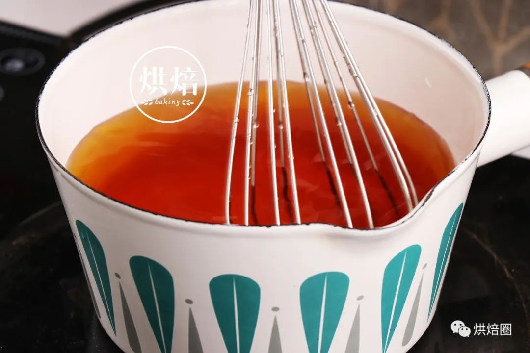 看起来一个能卖一百的水晶粽 实际上是做月饼剩下的糖浆做的