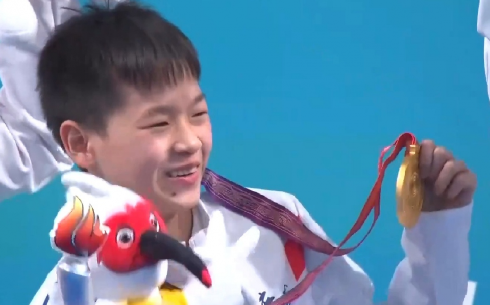 太可爱+太真实！全红婵投票给自己，发现不合适，又把微博删掉了