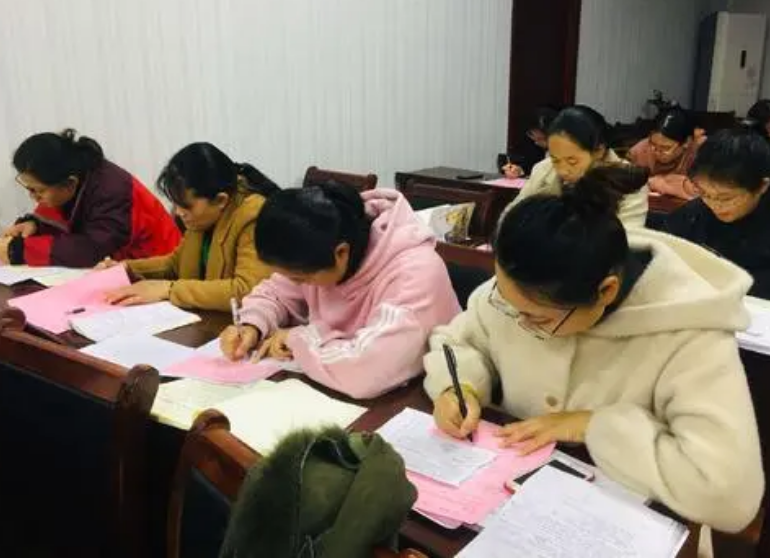 教育部下发文件，中小学生迎“坏消息”，家长反应微妙却愁坏老师