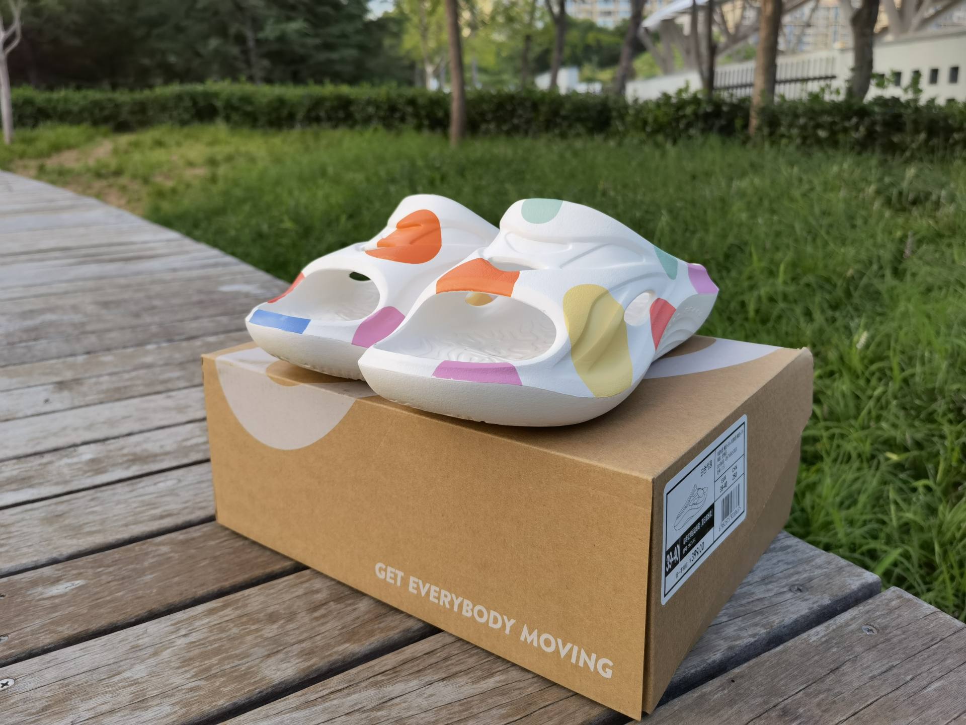 运动之后给你的双脚做个spa，咕咚舒缓拖鞋快速缓解运动疲劳感