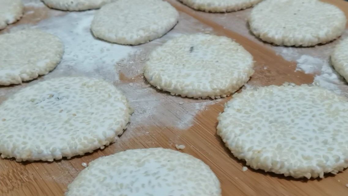 糯米粉这样做点心，外酥里糯又香甜，既少油又健康，比麻元还简单