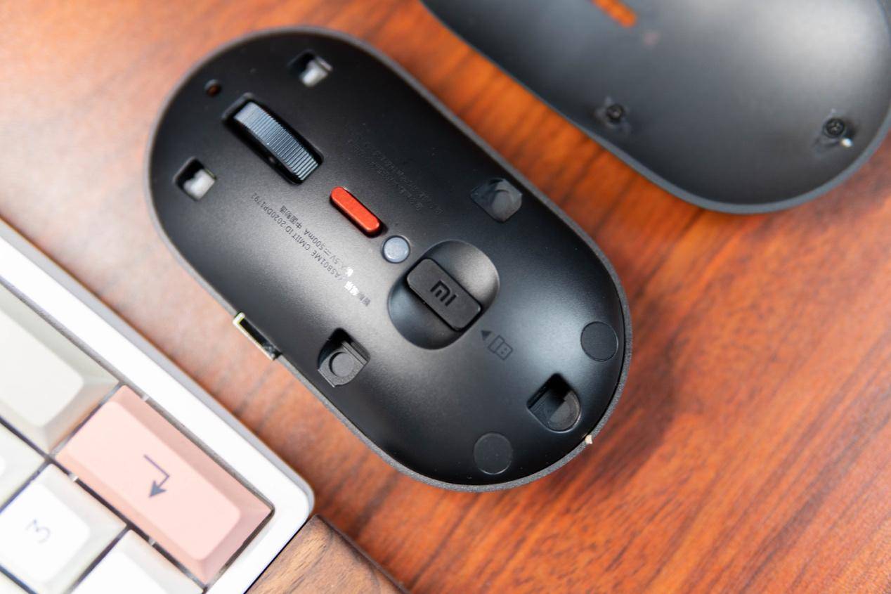 把小爱同学塞进电脑里？小米小爱鼠标100多块搞定高效办公