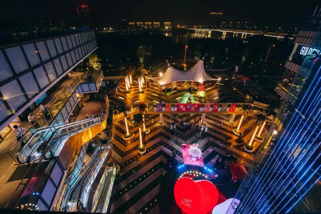 商场设计另类吸睛场所自然灵动的退台设计让人一眼万年