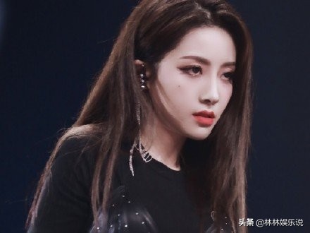 《青2》新秀！喻言16岁黑历史被扒出，公司快速注销账号无济于事
