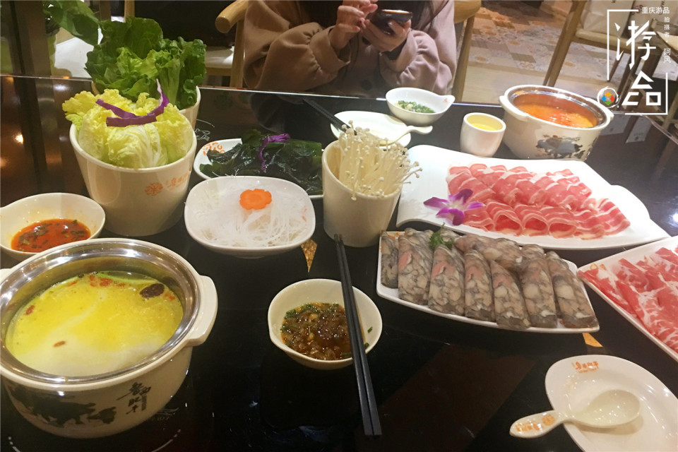 真实打探重庆不辣的火锅：3荤5素还有小吃，128元不算贵