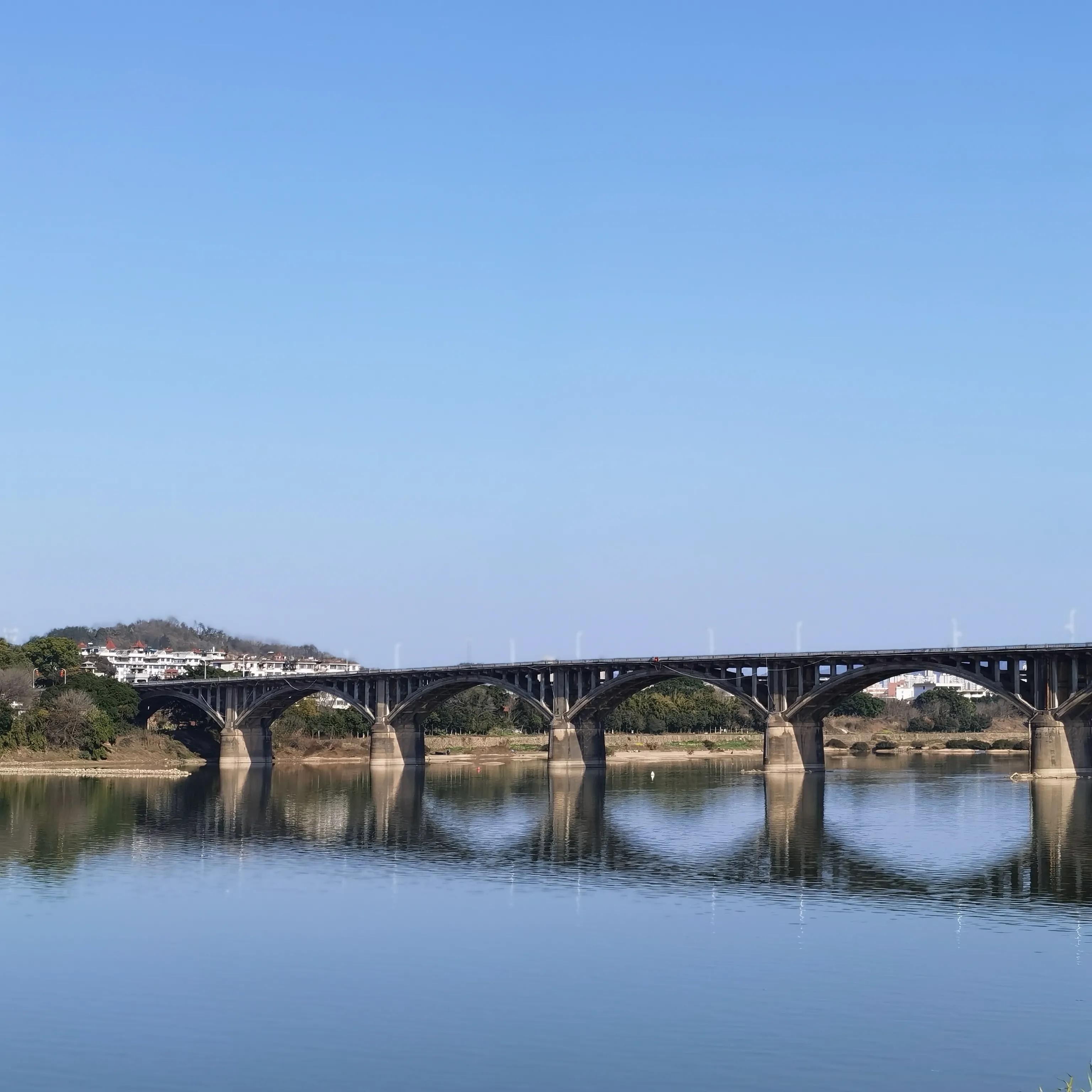 赣州东河大桥：历经五十六年风蚀雨打   巍然屹立贡江上