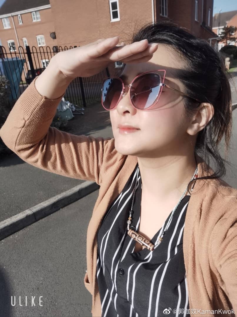 郭泇妏疫情期间欧游英国大晒美照教正确戴口罩保持正能量