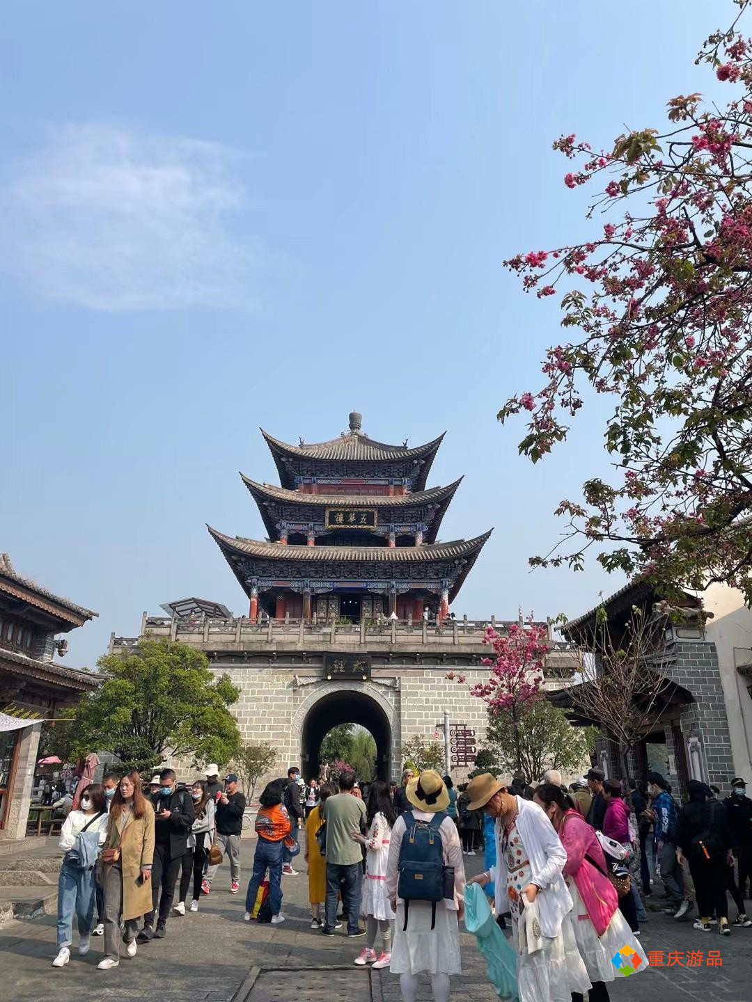 云南大理奇遇：重庆小夫妻遇上文创咖啡，满大街的超跑都是租的？