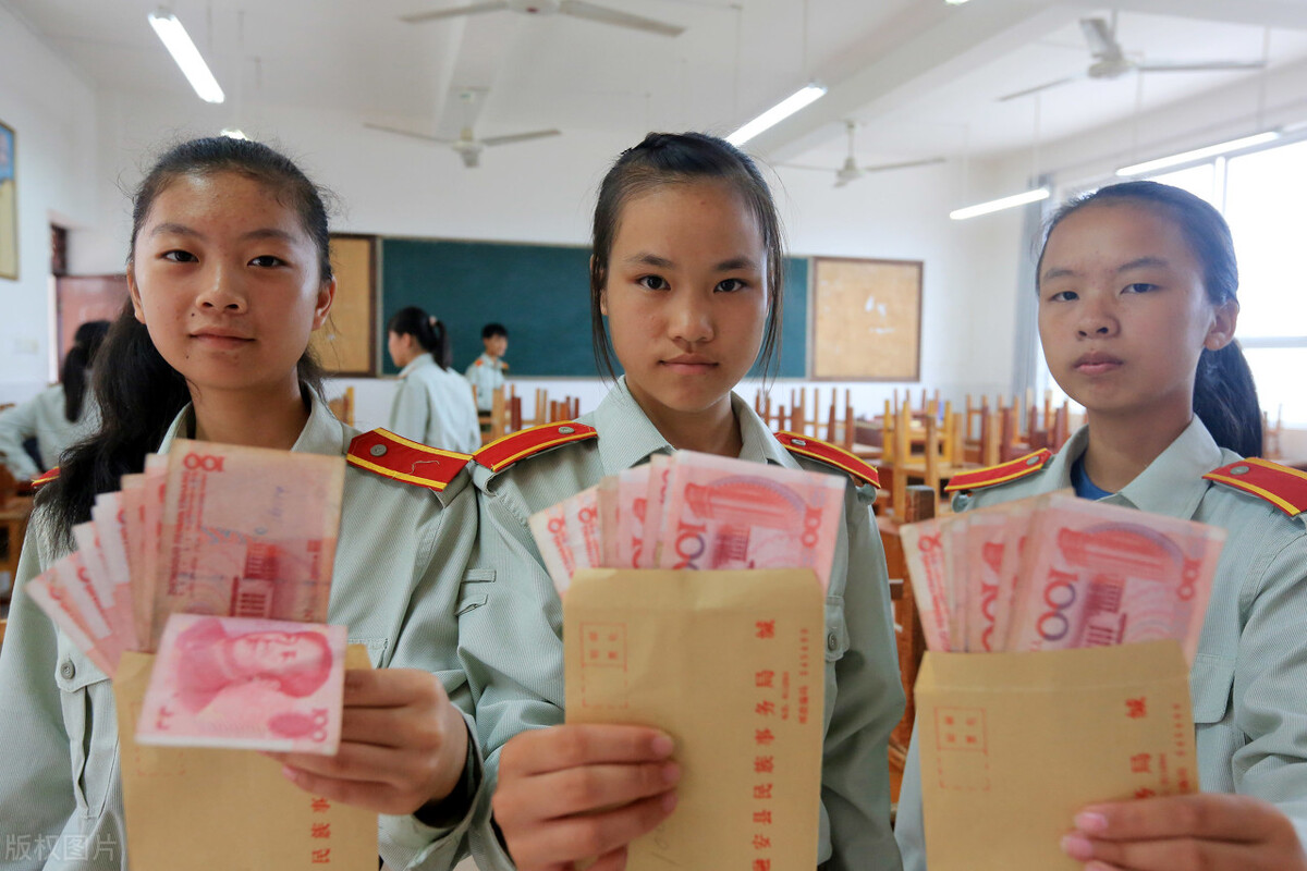 公立幼儿园VS私立幼儿园，差距明显选哪个？体验