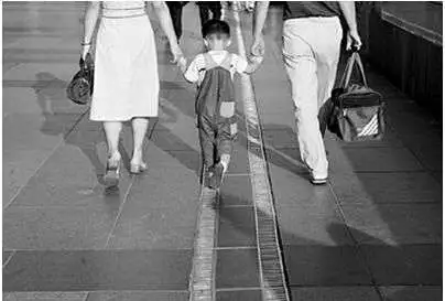 保姆虐杀老人背后：一场2.5亿人的养老危局