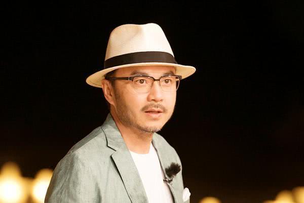 迪丽热巴直播被求婚，汪涵反应获点赞，王一博