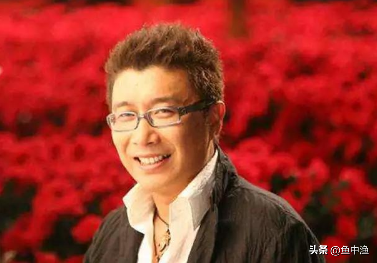 靠《两只蝴蝶》狂赚2亿，敢跟刘德华拼人气，庞龙终究毁于口水歌