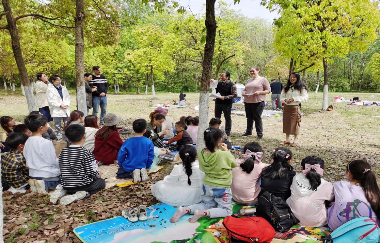 合肥一六八玫瑰园学校南校区与北京外国语大学合肥国际学院开展“中法儿童文化交流初体验”活动