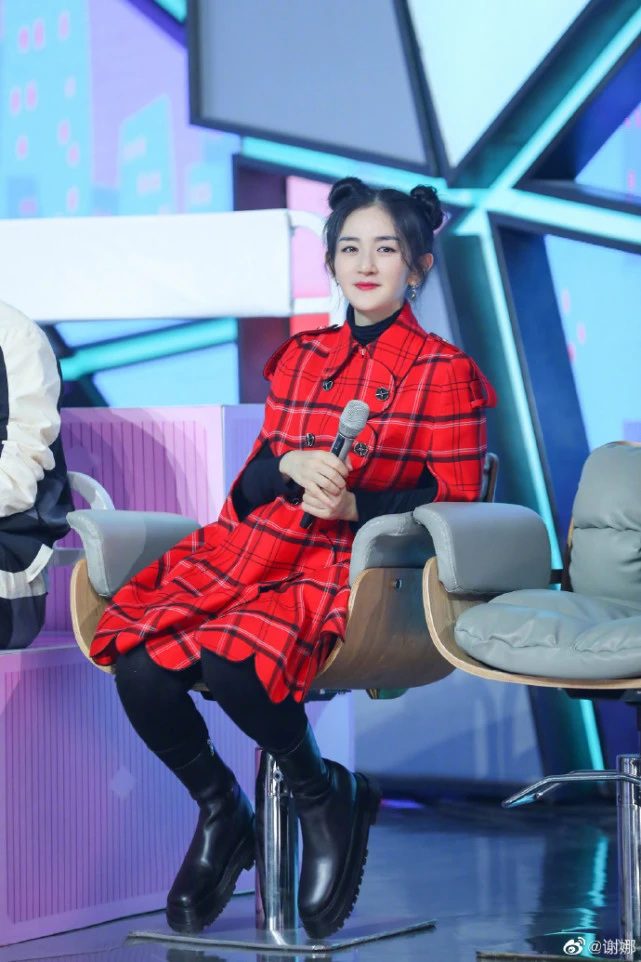 Xie Na celebrates 3 years old of birthday for twin, the abdomen that hold out pregnant is accompanied play small Ga show, by the daughter a word is offended cry