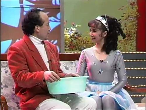 从“小品女王”到被喊“滚出春晚”，蔡明到底