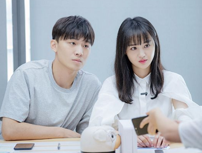 郑爽首次谈被骗钱经历，疑似暗讽前男友张恒