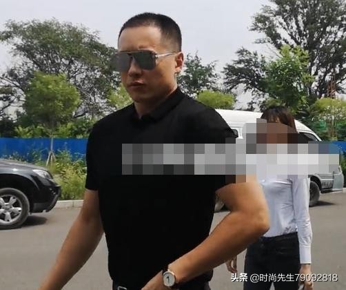 41岁董璇公开晒出婚纱照，疑似好事将近，其前夫官司缠身状态不好