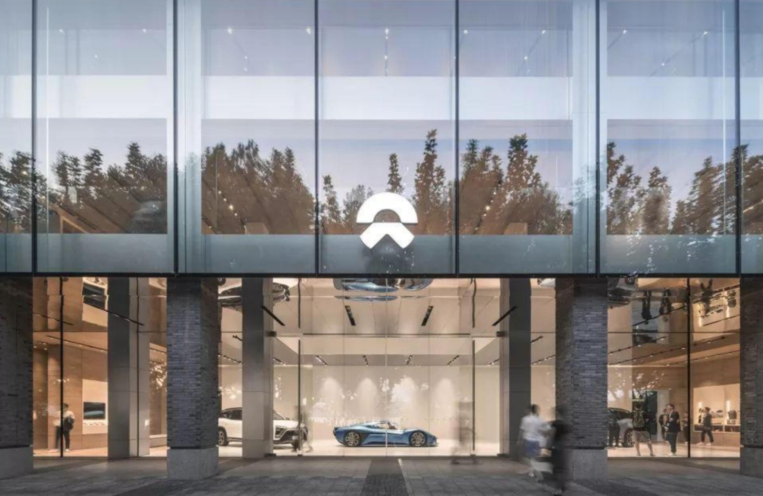 品牌向上VS品牌向下，小鹏汽车与蔚来的差距有多大？