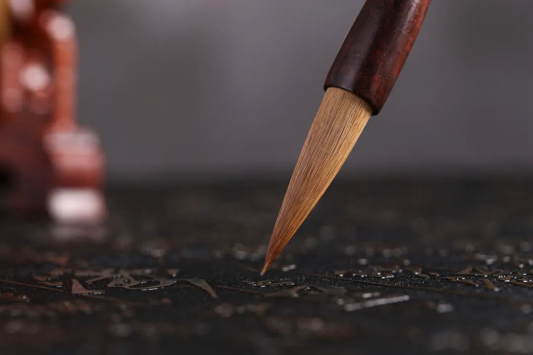 Who invented the brush and the development process of the brush iNEWS