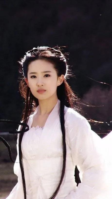 su_icc on X: 16-year-old #liuyifei played Zhao Ling'er(赵灵儿) in