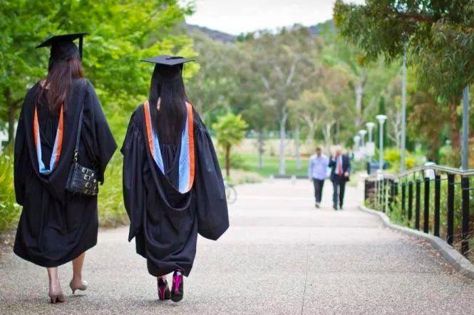 维州10年里47名留学生自杀！高分的墨大留学生也不堪压力轻生