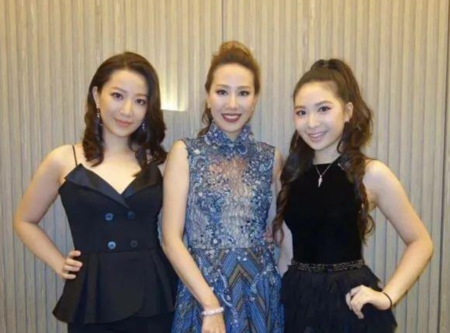甄子丹16岁女儿亮相，身高1米8腿长1米1，长相太成熟？