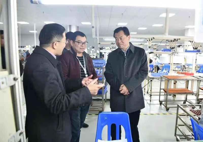 石希欣在芷江调研制造业发展工作时指出：提高智能化自动化水平 不断促进深度融合发展