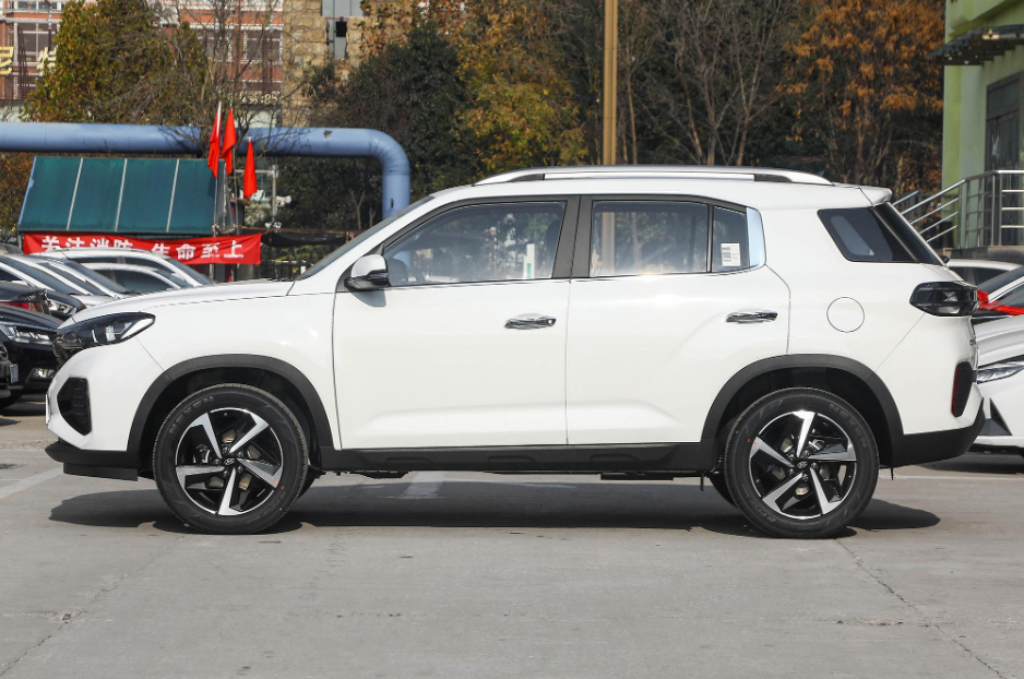 详解2021款现代ix35，轴距2640毫米、油耗6.1L，韩系车实惠么