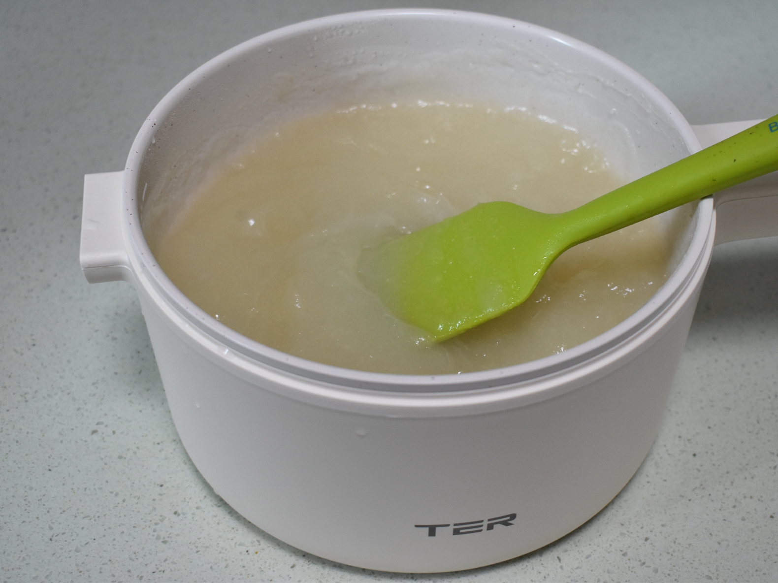 一把冰糖一个雪梨，简单几步做好这糕点，清甜软糯，滋润防秋燥