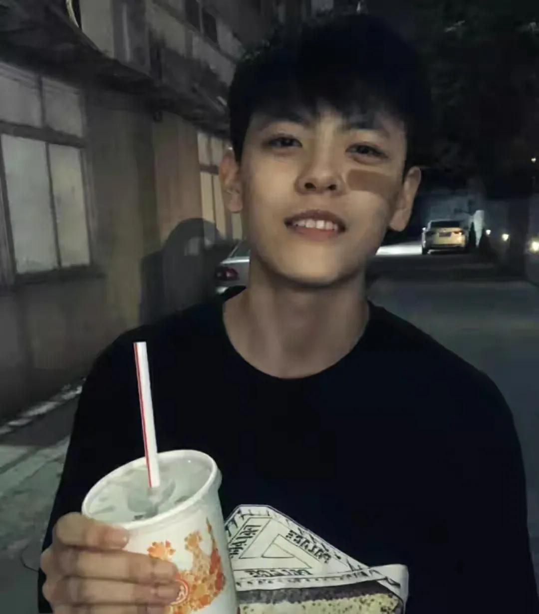 女装可甜 男装可盐 女篮杨舒予爆红 球迷直言可以和自己谈恋爱 资讯咖