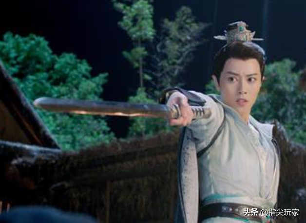 这才是真正的“女扮男装”，成功让观众雌雄难辨，最后一个最经典