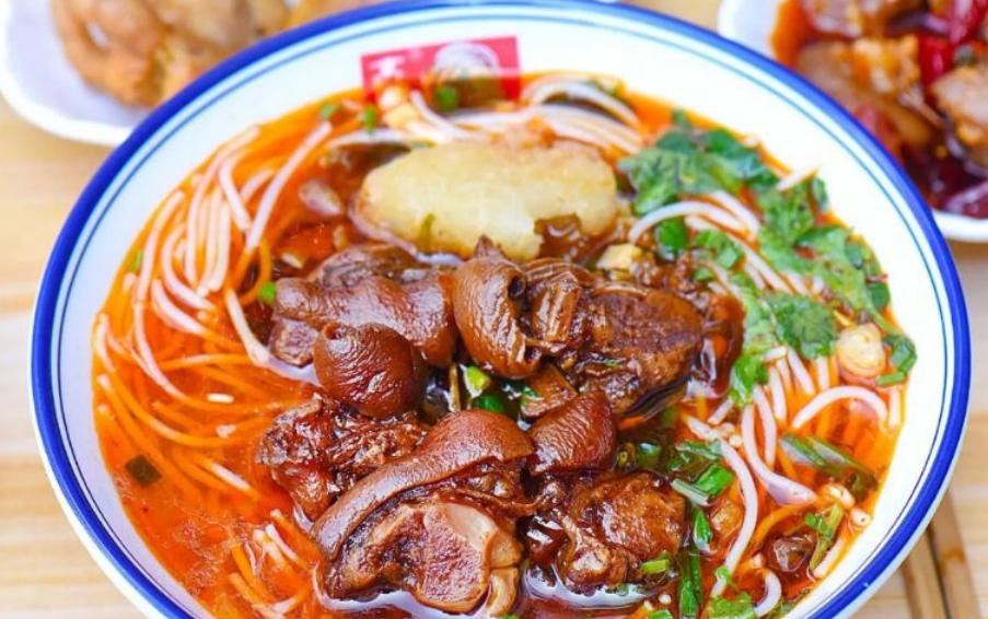 Kunming pork knuckle noodles for more than 20 years, poor environment