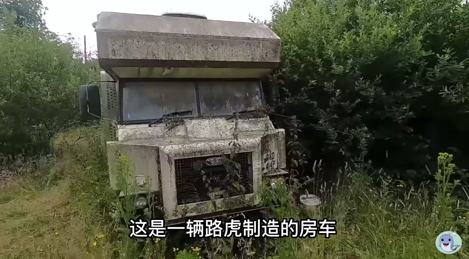 这是一栋被主人遗弃的房屋，价值180万的汽车都不要了