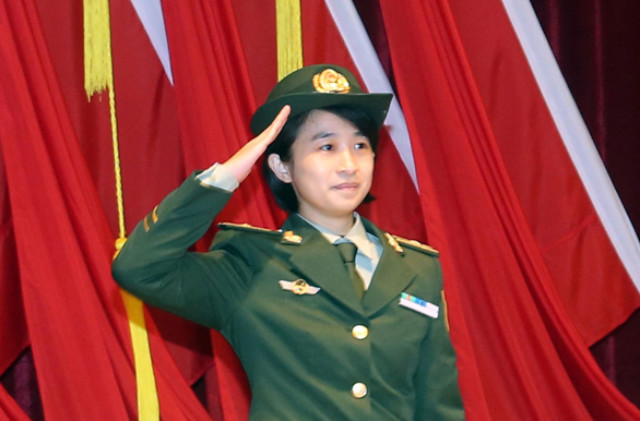 “中国最美女警官”：教师转行武警，31岁特招入伍，入职即少校