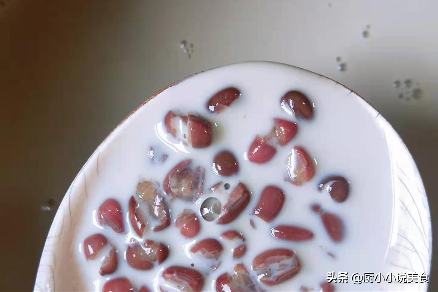 紅豆甜湯這樣做，香濃好喝，學會不再饞奶茶，當作早餐營養滿滿的