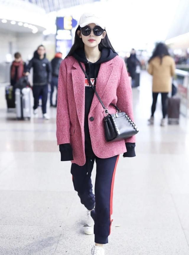 最近火了一种裤子：叫“卫裤”，遮肉显瘦又显