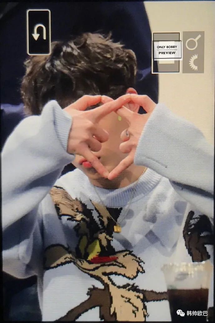 用手比心做得有趣又特别的这位男团爱豆
