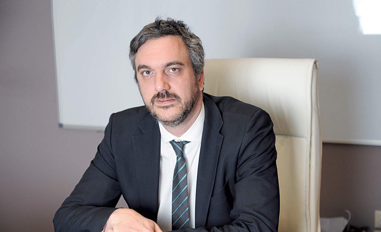 美國夢已經碎一地！ 塞爾維亞主持人坦言：中國人是天賜的禮物