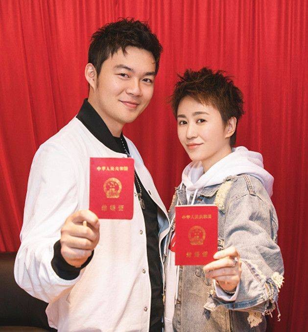 马丽：27岁成名，36岁嫁小10岁丈夫，因一部电影与沈腾避嫌6年